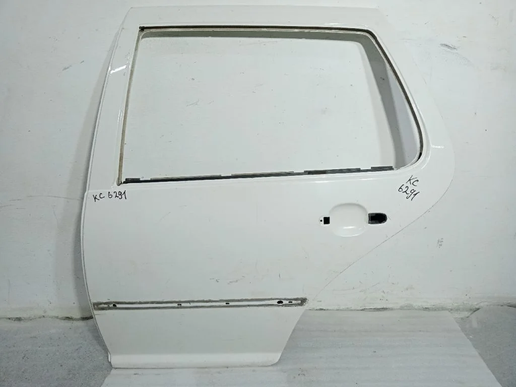 Дверь VOLKSWAGEN GOLF 4 Задняя левая