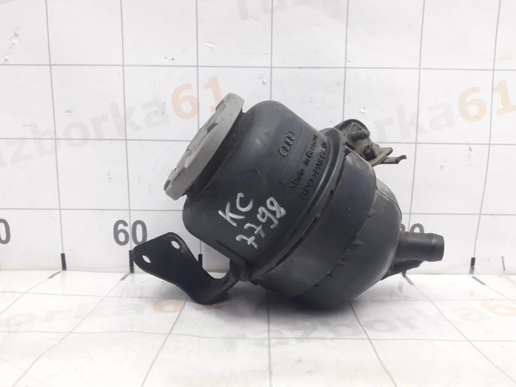 Бачок гур AUDI A4 B8