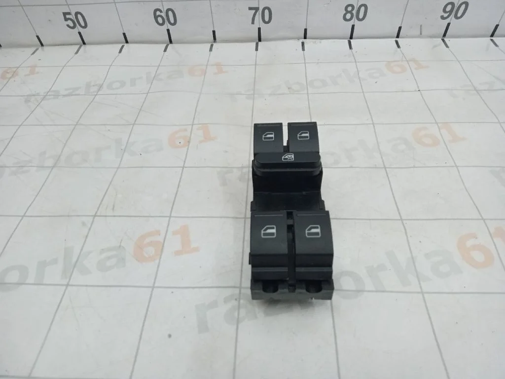 Блок кнопок стеклоподъёмника VOLKSWAGEN PASSAT B7