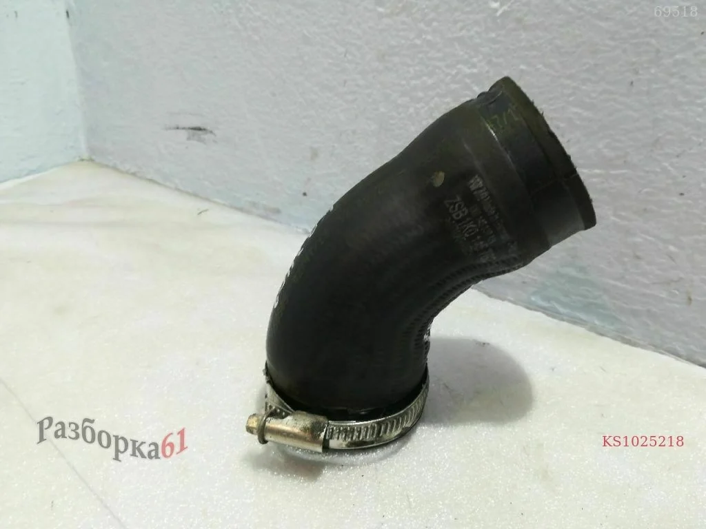 Патрубок воздушный VOLKSWAGEN PASSAT B7