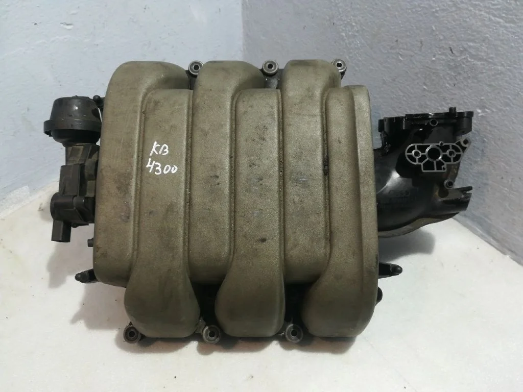 Коллектор впускной AUDI A5 8T 3.2