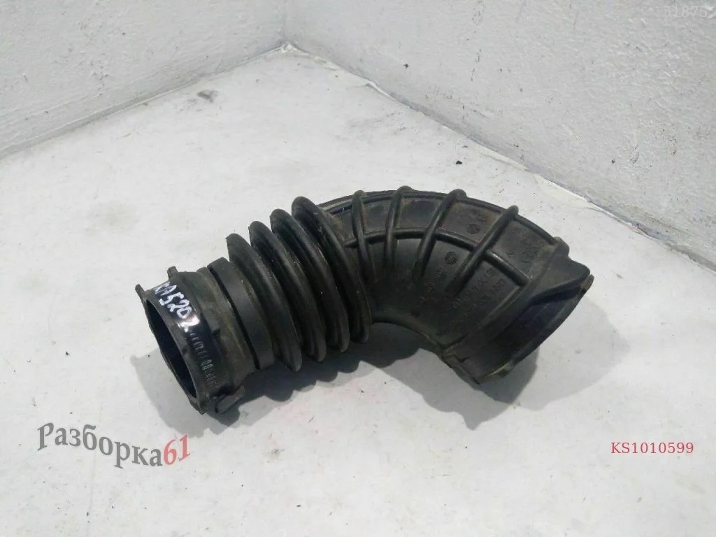 Патрубок воздушный AUDI A4 B8