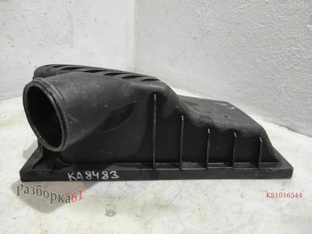 Корпус воздушного фильтра VOLKSWAGEN PASSAT B3 1.8 RP AAM 1F