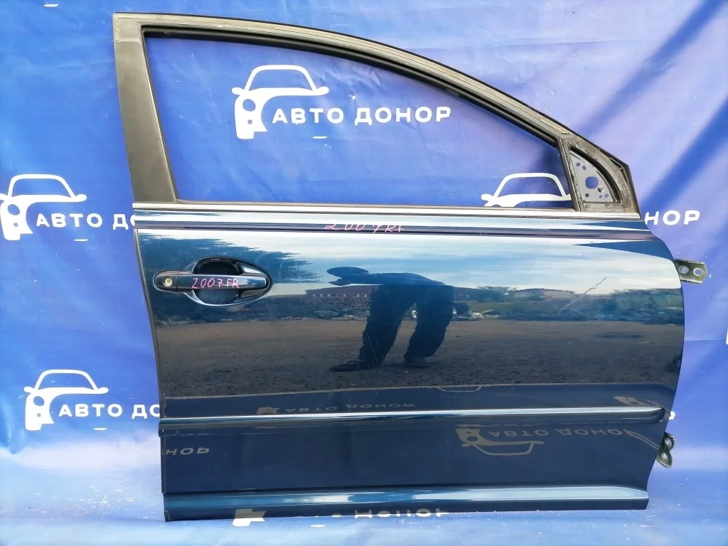 дверь TOYOTA AVENSIS AZT250 -