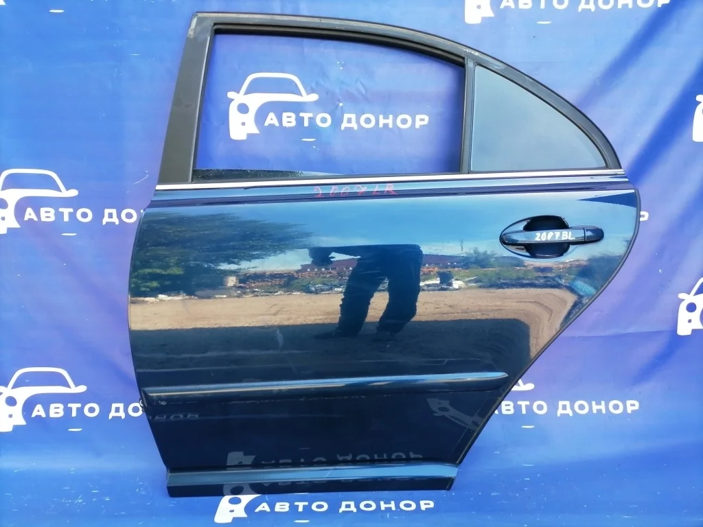 дверь TOYOTA AVENSIS AZT250 -