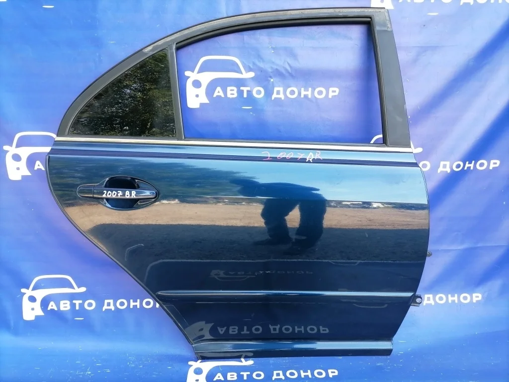 дверь TOYOTA AVENSIS AZT250 -
