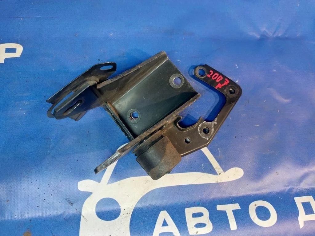 кронштейн опоры двигателя TOYOTA AVENSIS AZT250 1AZFSE