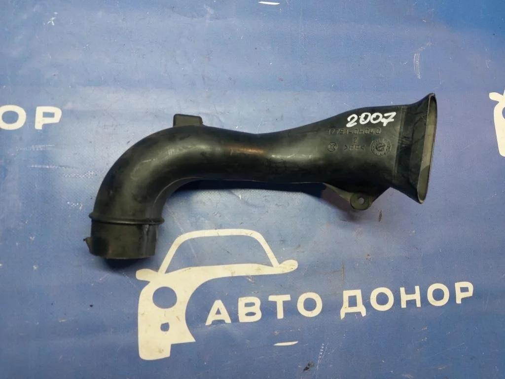 воздухозаборник TOYOTA AVENSIS AZT250 1AZFSE