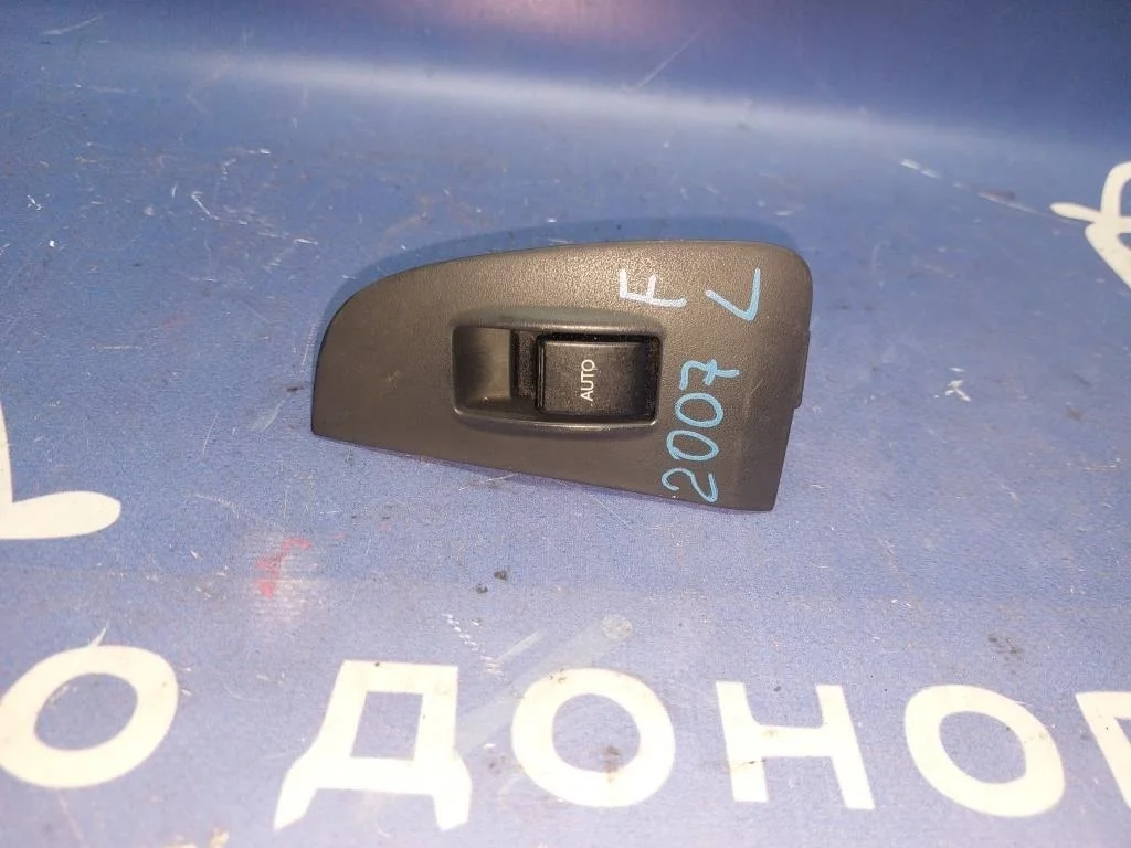 кнопка стеклоподъемника TOYOTA AVENSIS AZT250 1AZFSE