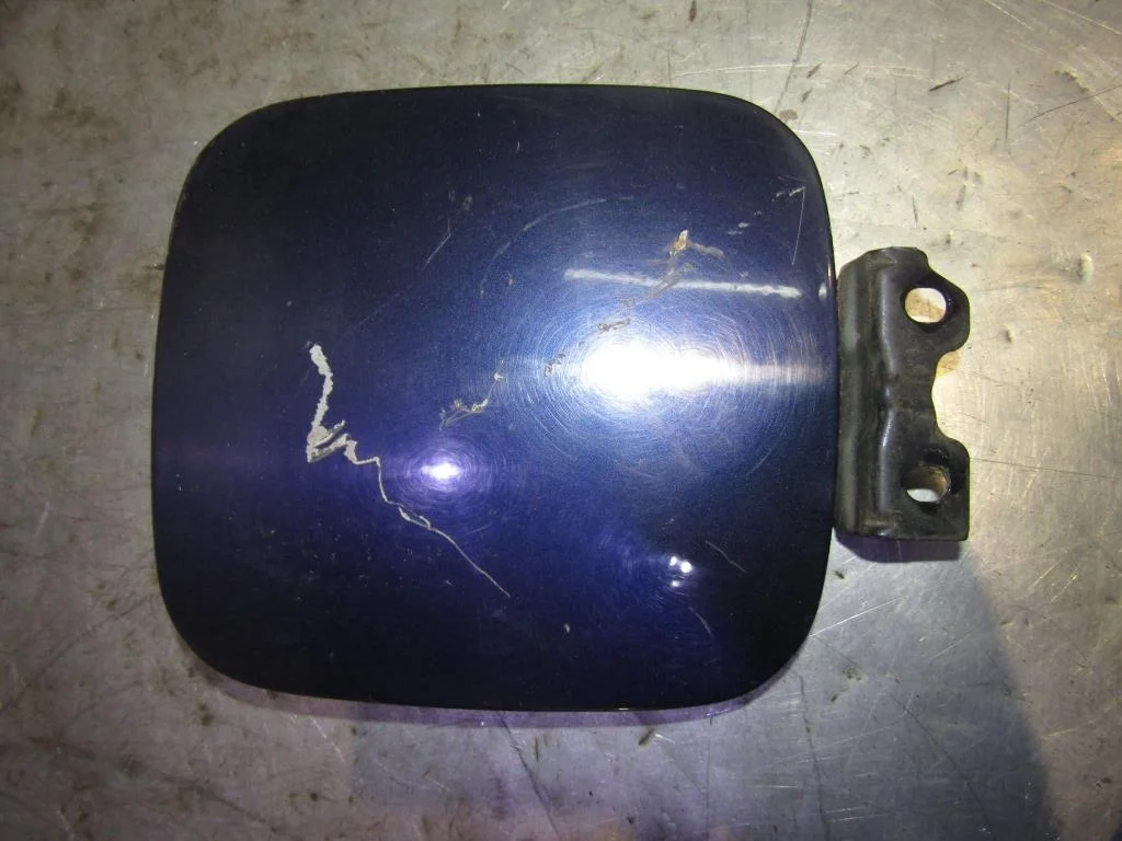 Лючок бензобака Mitsubishi Carisma (DA) 1995-2000  [MR125482]  в Вологде