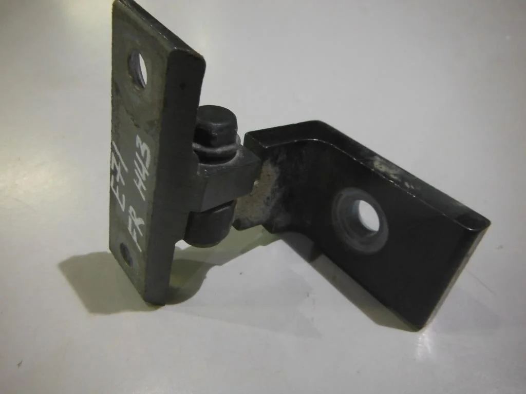 Петля двери передней правой нижняя BMW X6 E71 2008-2014  [41517176850]  3.0 N54 306 л.с. в Вологде