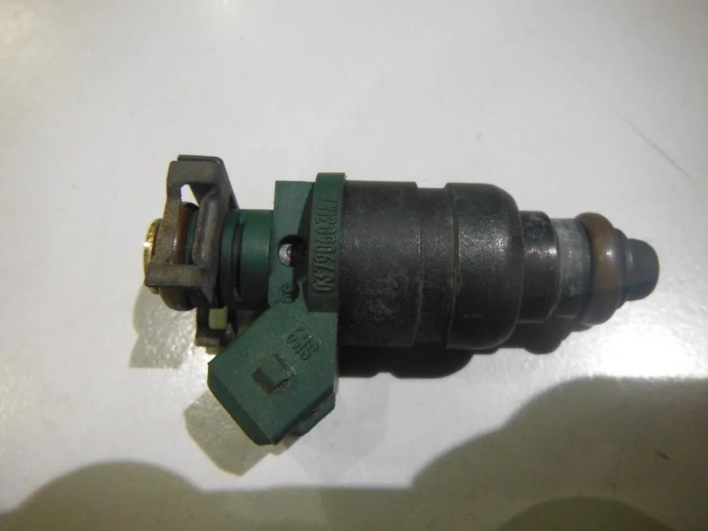 Форсунка инжекторная электрическая VW Golf IV \Bora 1997-2005  [037906031AA]  AEH,AKL,ADY,AEP в Вологде