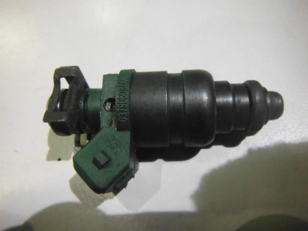 Форсунка инжекторная электрическая VW Golf IV \Bora 1997-2005  [037906031AA]  AEH,AKL,ADY,AEP в Вологде