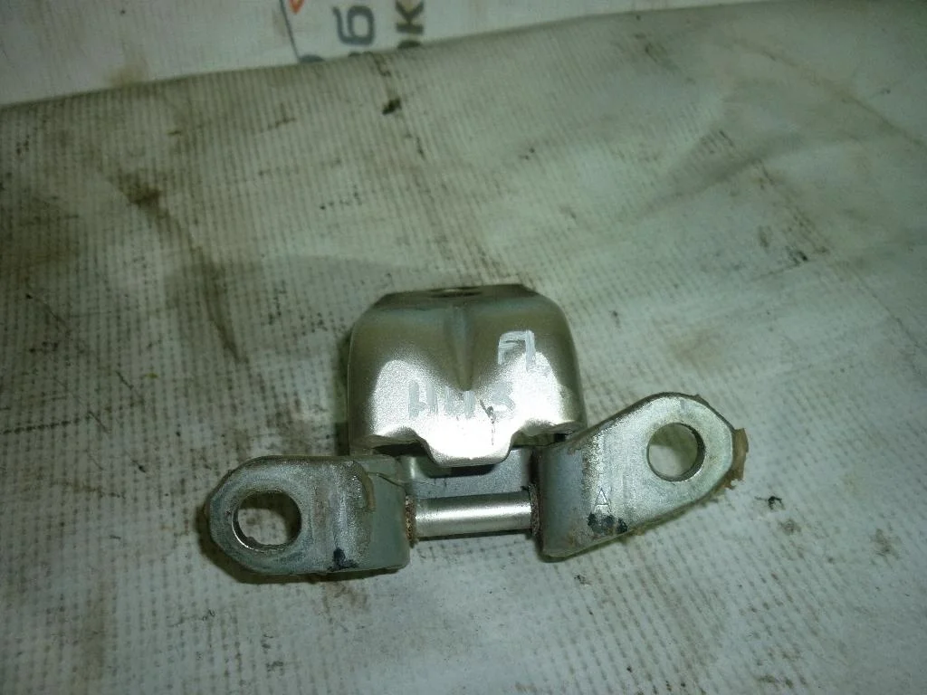 Петля двери Nissan X-Trail (T31) 2007-2014  [824214P00A]  в Вологде