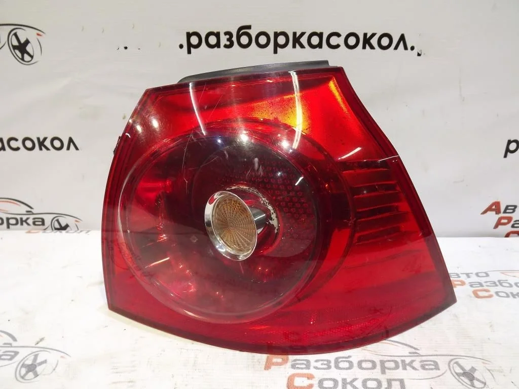 Фонарь задний наружный правый VW Golf V 2003-2009  [1K6945096E]  в Вологде