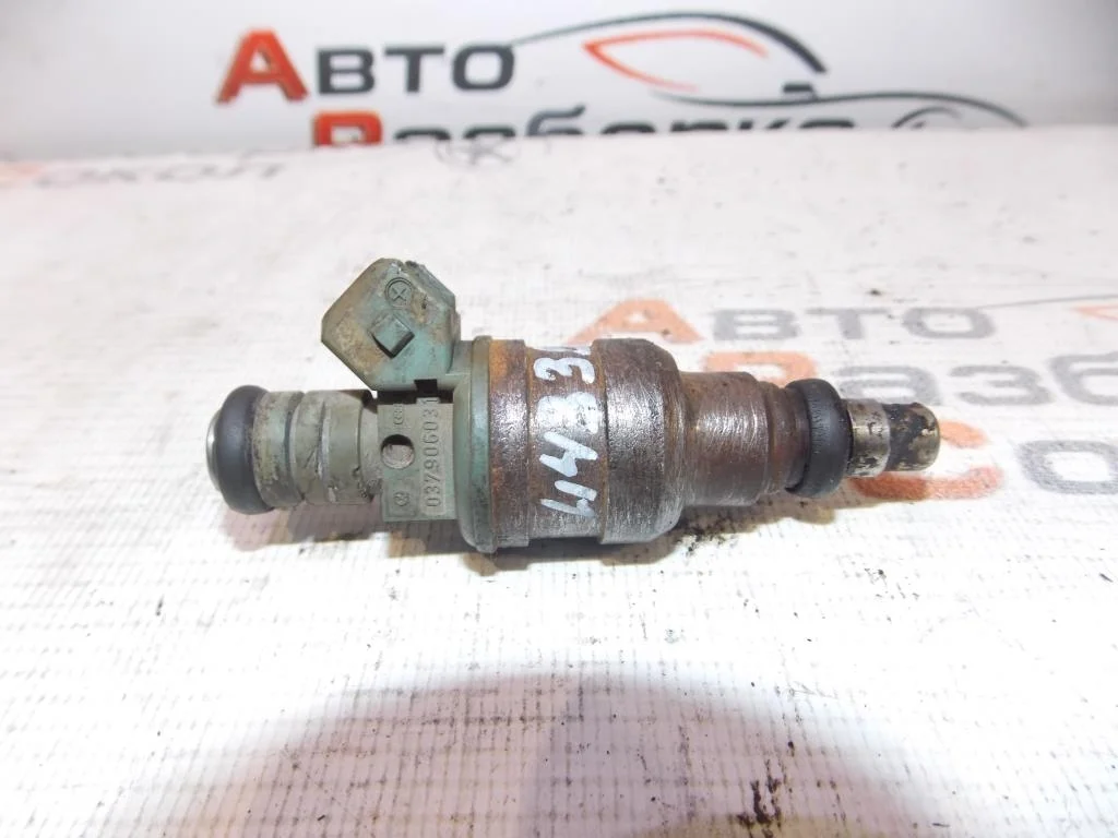 Форсунка инжекторная электрическая Audi 100 (C4) 1991-1994  [037906031C]  1.8-2.0 в Вологде