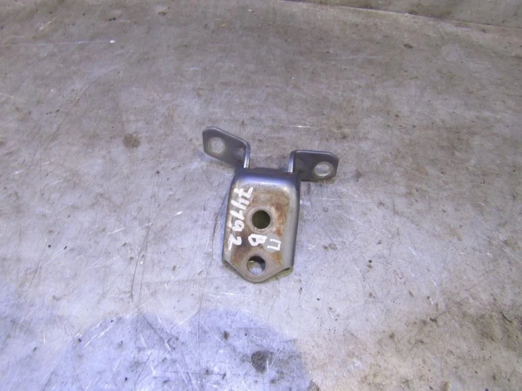 Петля двери передней Mazda Mazda 3 (BK) 2002-2009  [F15158210A]  2.3 MZR DISI Turbo в Вологде