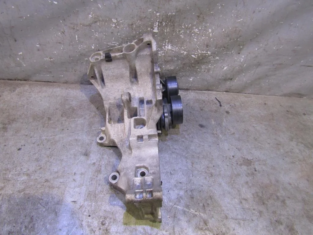 Кронштейн генератора Audi A4 (B7) 2005-2007  [03G903139D]  в Вологде