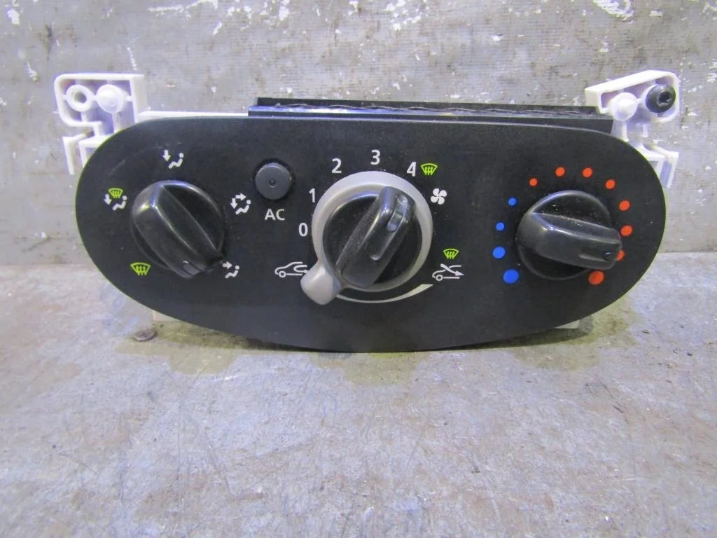 Блок управления печкой Renault Sandero 2009-2014  [6001551800]  1.4. 8V K7J710 в Вологде