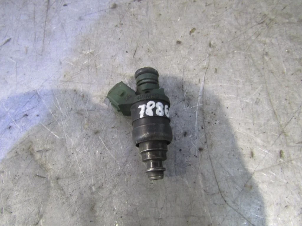 Форсунка инжекторная электрическая VW Golf IV \Bora 1997-2005  [037906031AA]  1.6 AKL в Вологде