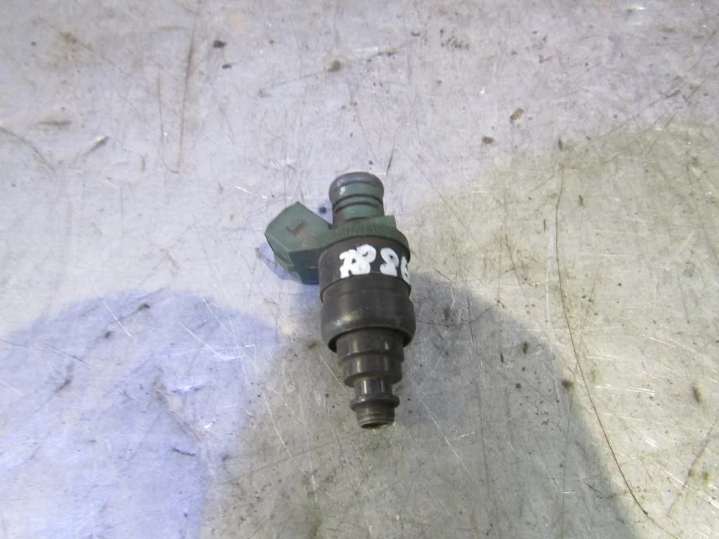Форсунка инжекторная электрическая VW Golf IV \Bora 1997-2005  [037906031AA]  1.6 AKL в Вологде