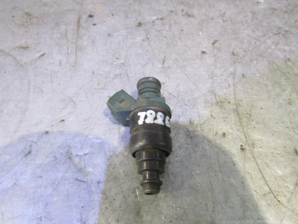 Форсунка инжекторная электрическая VW Golf IV \Bora 1997-2005  [037906031AA]  1.6 AKL в Вологде