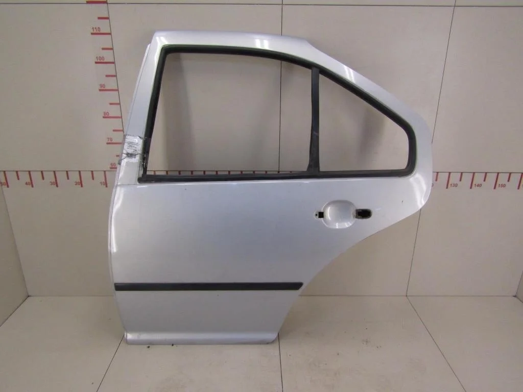 Дверь задняя левая VW Golf IV \Bora 1997-2005  [1J5833055F]  в Вологде