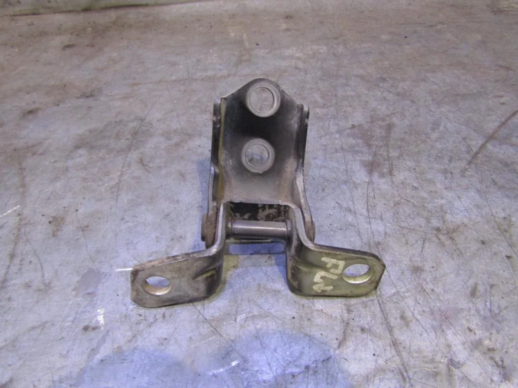 Петля двери передней Mazda CX 7 2007-2012  [F15158210A]  2.3 16V ТУРБО в Вологде