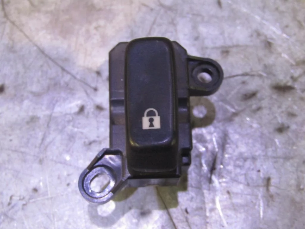 Кнопка центрального замка Mazda CX 7 2007-2012  [EG2366660]  2.3 16V ТУРБО в Вологде