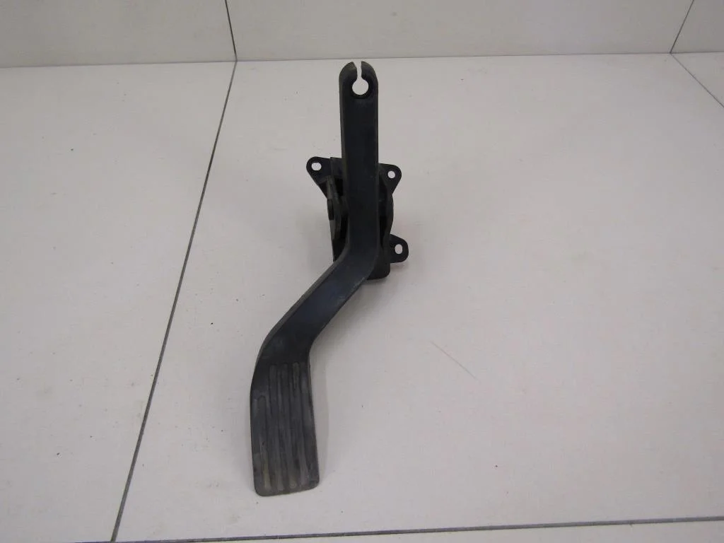 Педаль газа Ford Focus I 1998-2004  [1064310]  1.6 8V CDDA в Вологде