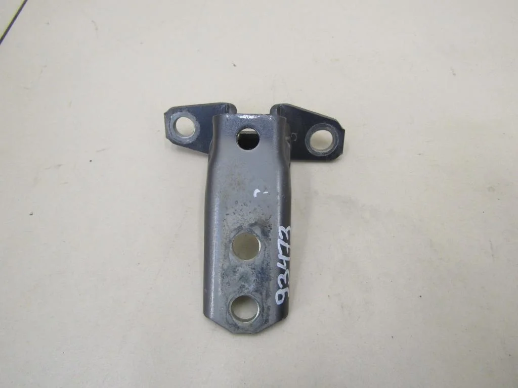 Петля двери Mitsubishi Lancer (CX, CY) 2007-нв  [5702A006]  1.5 16V 4A91 в Вологде