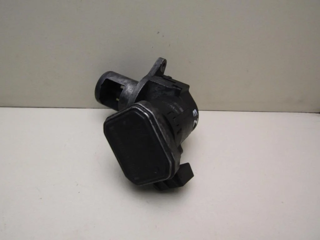 Клапан рециркуляции выхлопных газов Mercedes Benz W203 2000-2006  [A6461400760]  2.2 в Вологде