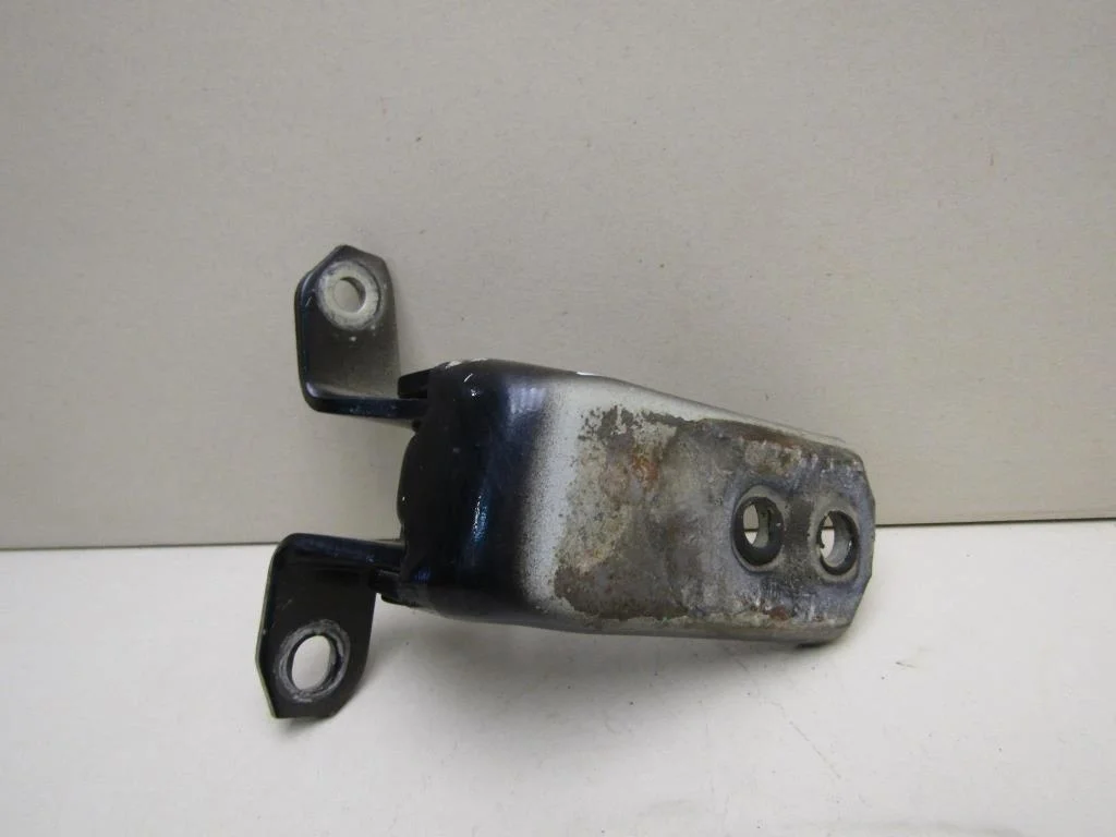 Петля двери передней Suzuki Grand Vitara 2006-2015  [69320-65J00]  2.0  J20A в Вологде