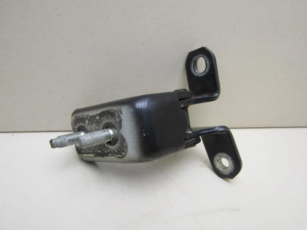 Петля двери задней правой нижняя Suzuki Grand Vitara 2006-2015  [6943063J00]  2.0  J20A в Вологде
