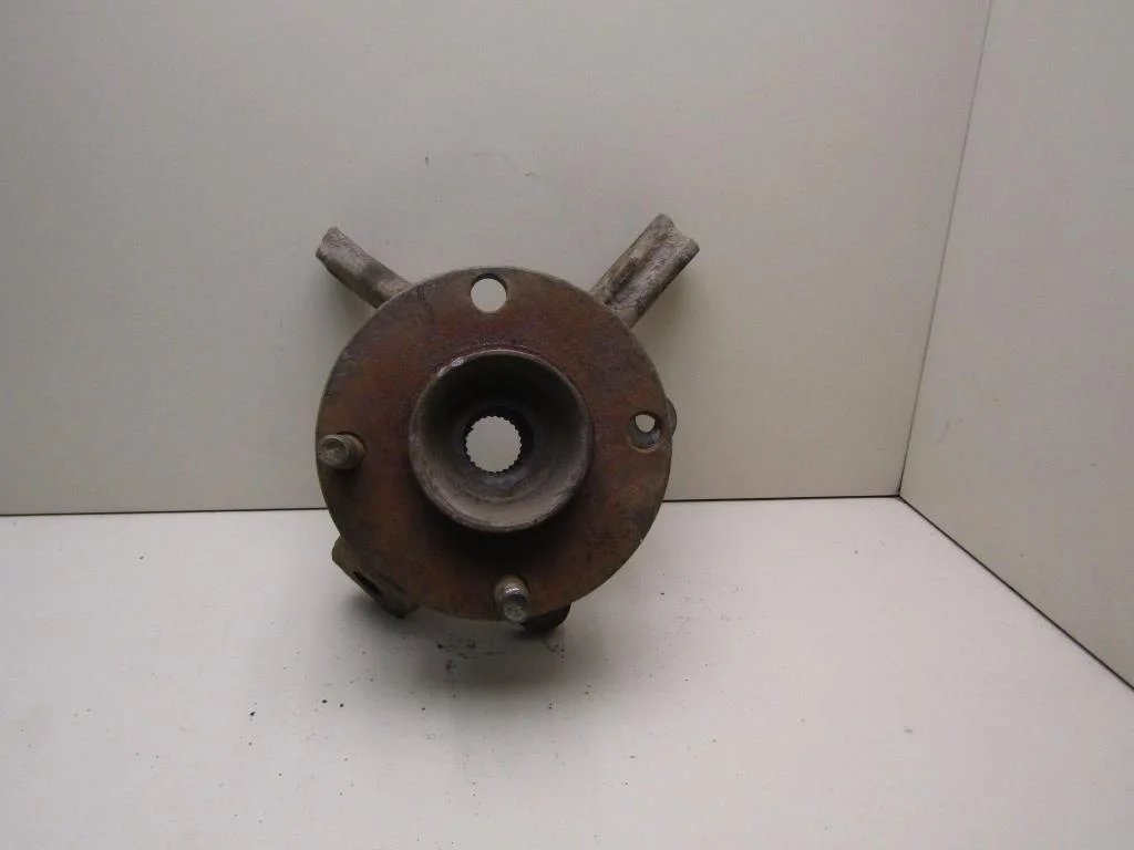 Кулак поворотный передний правый Nissan Almera N16 2000-2006  [400145M000]  QG15DE в Вологде