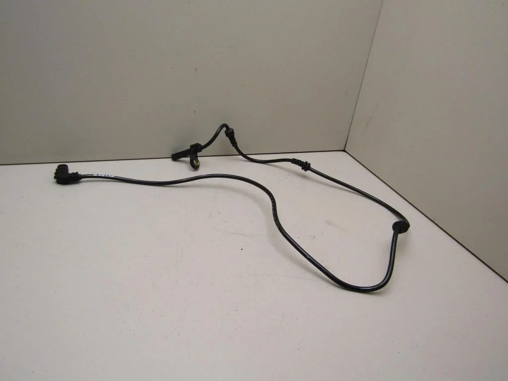 Датчик ABS передний Mercedes Benz W221 2005-2013  [A2215400317]  3.2, 642.930 (2987 куб.см) 235H/P в Вологде