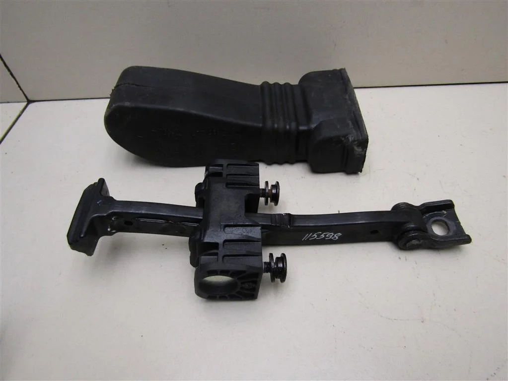 Ограничитель двери Audi A4 (B8) 2007-2015  [8K0837249B]  2.7 CAM в Вологде