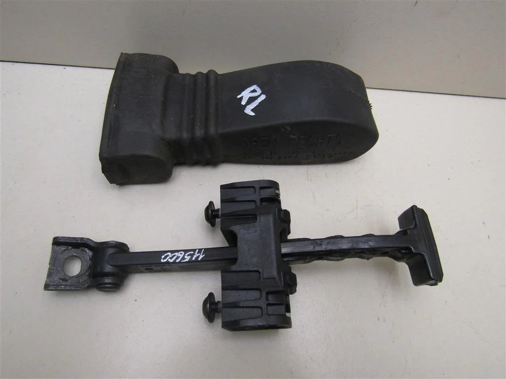Ограничитель двери Audi A4 (B8) 2007-2015  [8K0839249D]  2.7 CAM в Вологде
