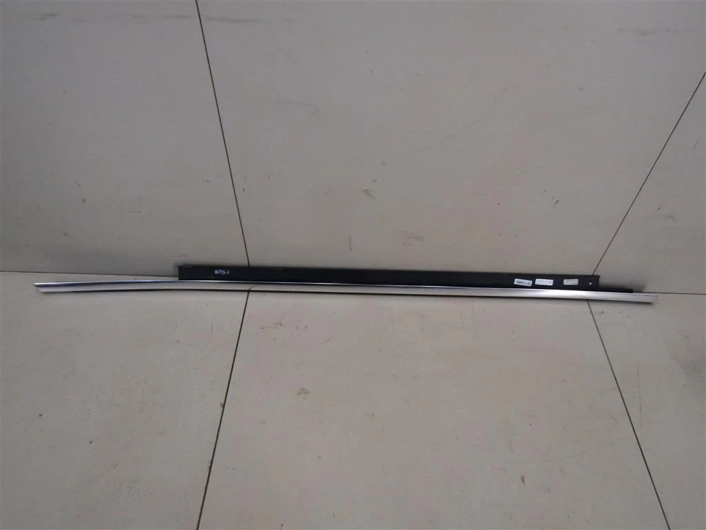 Накладка стекла переднего правого Audi A4 (B8) 2007-2015  [8K0853284G2ZZ]  2.7 CAM в Вологде
