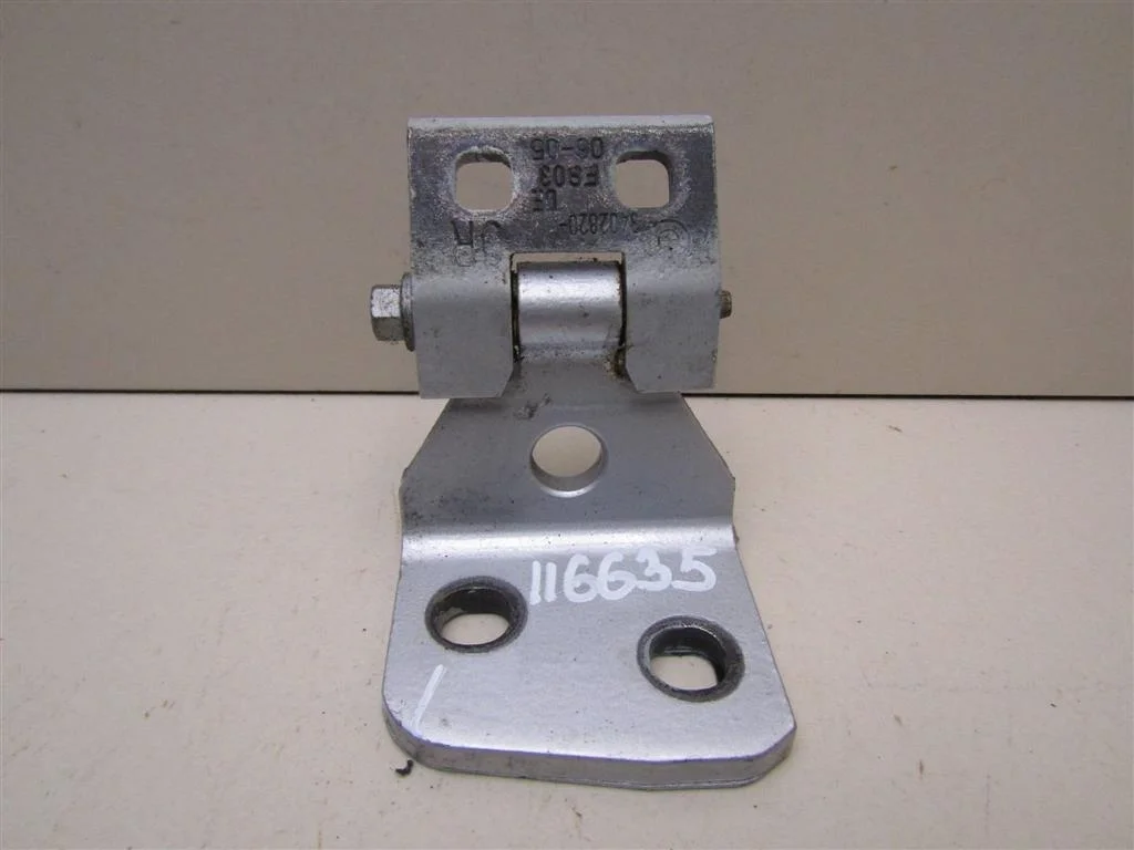 Петля двери BMW X3 E83 2004-2010  [41003422370]  2.0d  в Вологде