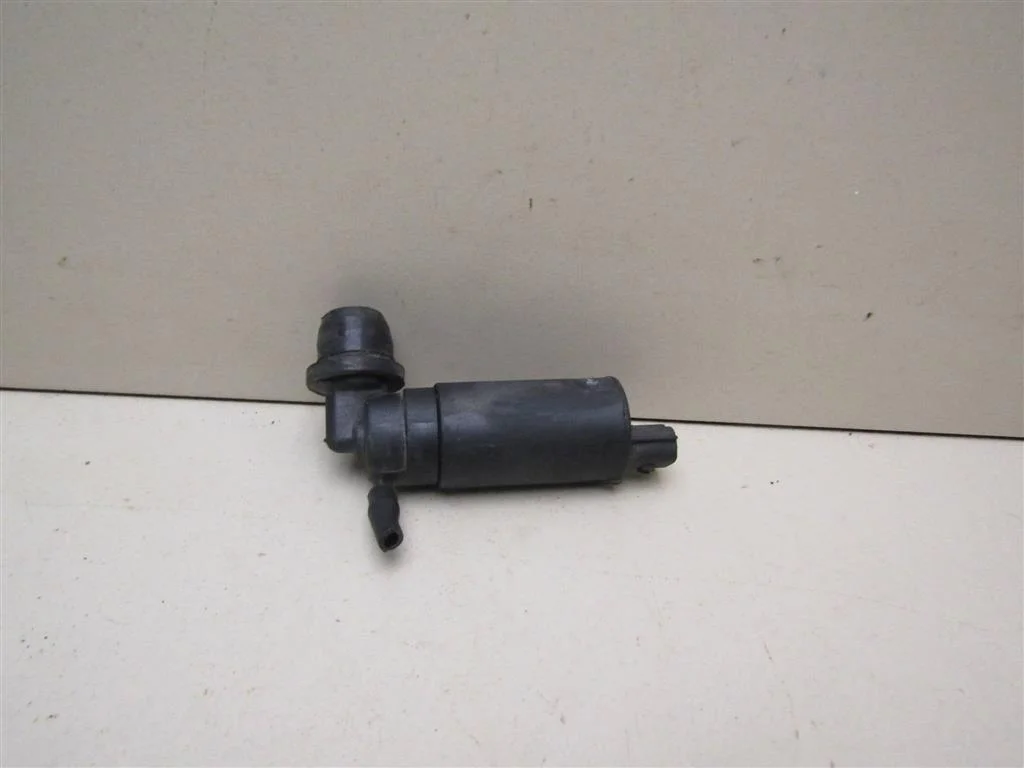 Насос омывателя Mazda 323 (BJ) 1998-2002  [B25D67482]  1.6 ZM в Вологде