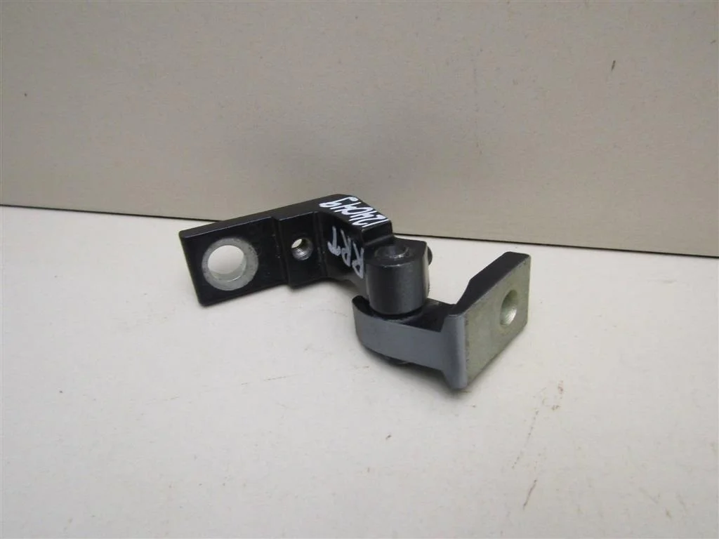 Петля двери Audi A4 (B6) 2000-2004  [8E0831402C]  2.0 ALT в Вологде
