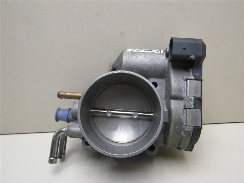 Заслонка дроссельная Audi A6 (C6,4F) 2005-2011  [078133062B]  2.4 2.8 3.0 в Вологде