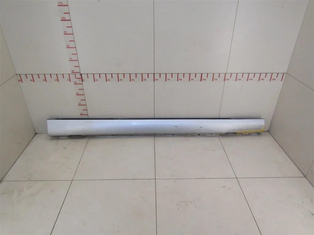 Накладка на порог (наружная) Mercedes Benz W203 2000-2006  [A2036980254]  2.2 OM646.963 в Вологде