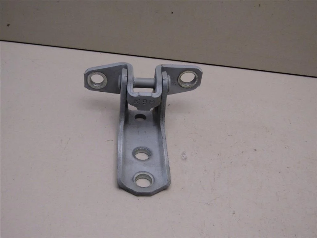 Петля двери Mitsubishi ASX 2010-2016  [5702A005]  1.8 16V 4B10 в Вологде