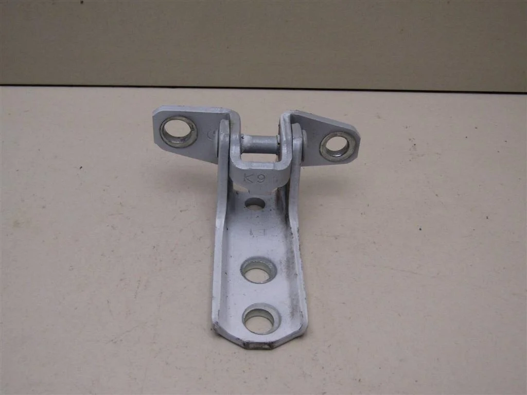Петля двери Mitsubishi ASX 2010-2016  [5702A006]  1.8 16V 4B10 в Вологде