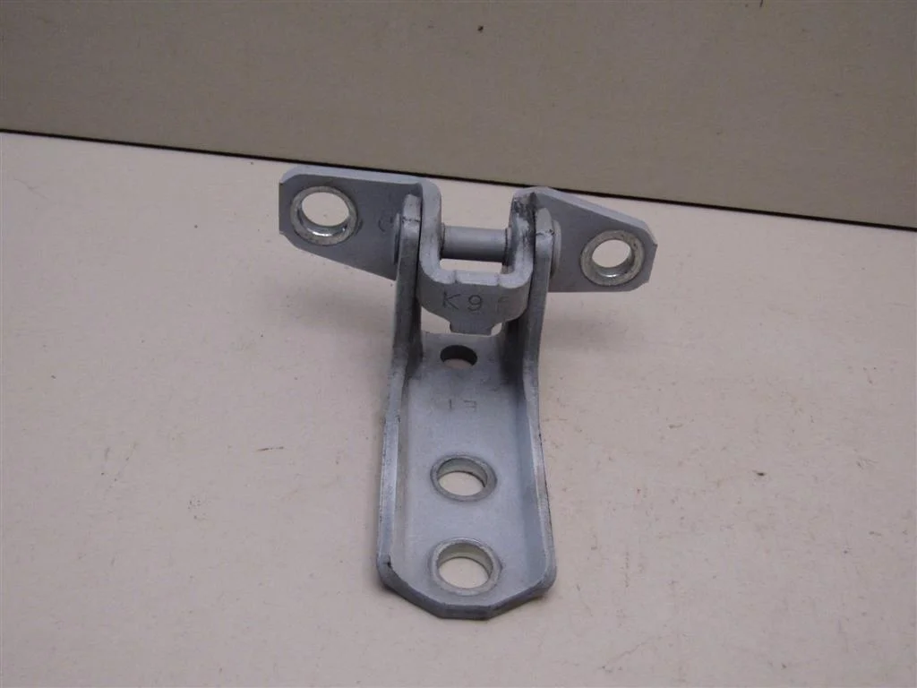 Петля двери Mitsubishi ASX 2010-2016  [5702A006]  1.8 16V 4B10 в Вологде