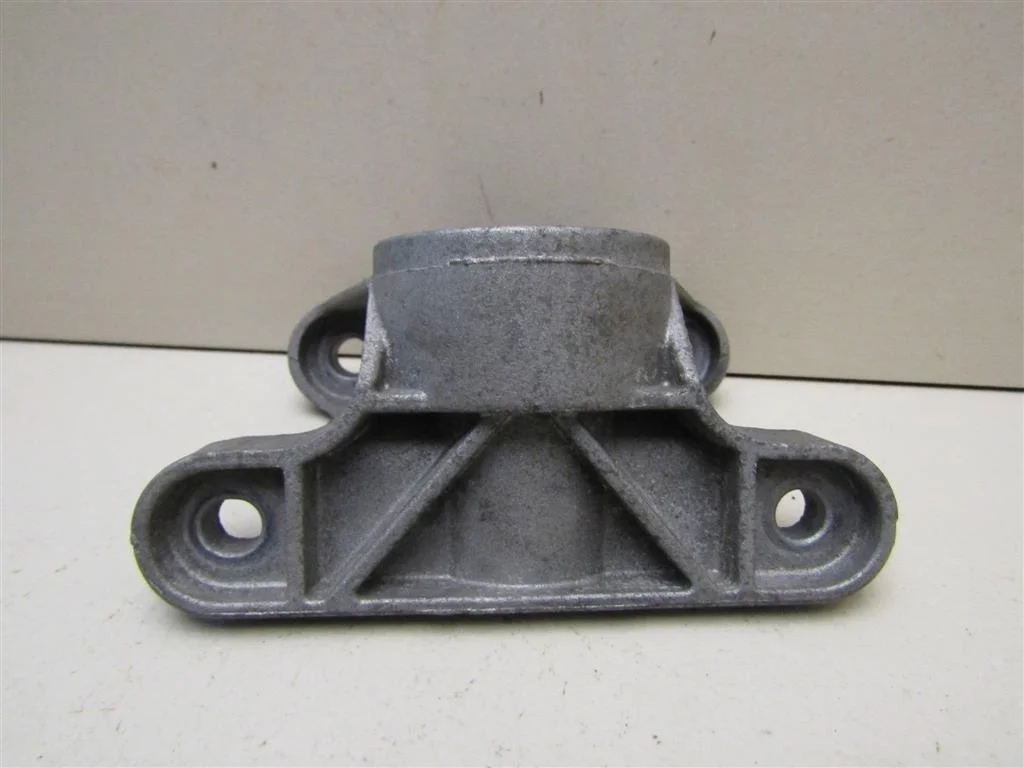 Кронштейн КПП Audi A4 (B7) 2005-2007  [8E0399115F]  2.0 ALT в Вологде