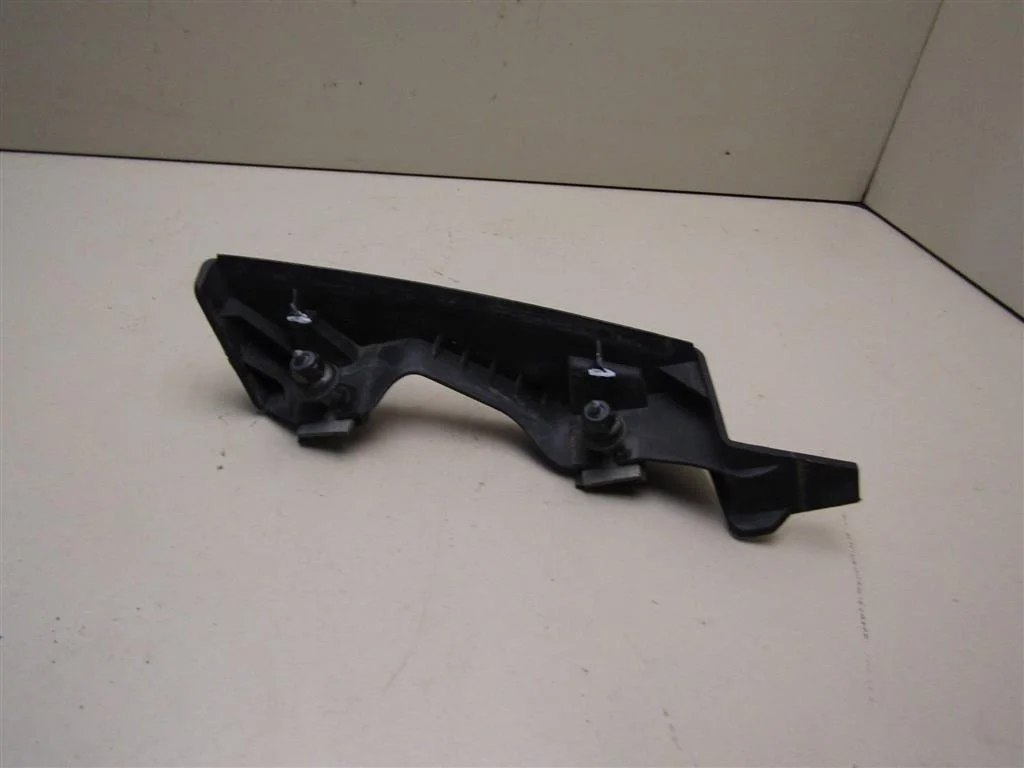 Кронштейн переднего бампера правый VW Passat (B6) 2005-2010  [3C0807506]  в Вологде