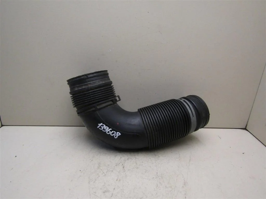 Патрубок воздушного фильтра VW Golf V 2003-2009  [1K0129684T]  1.4 BMY в Вологде